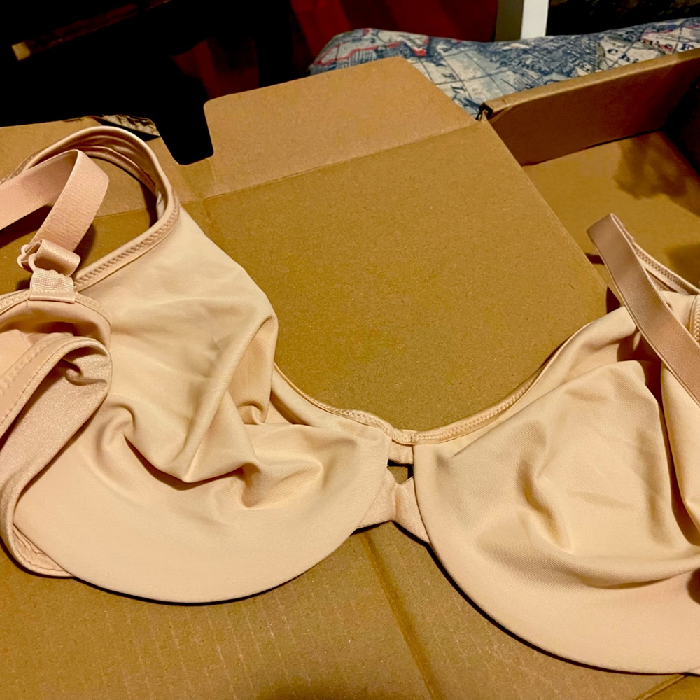 34D Hanes Bra Like New